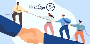 مردان و زنان در دو طرف طناب، مسابقه می دهند.